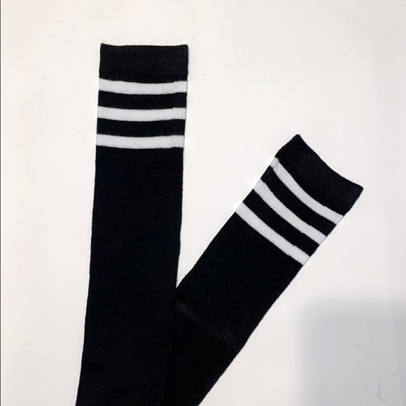 Black white stripe thigh high socks - Picture 4 of 7